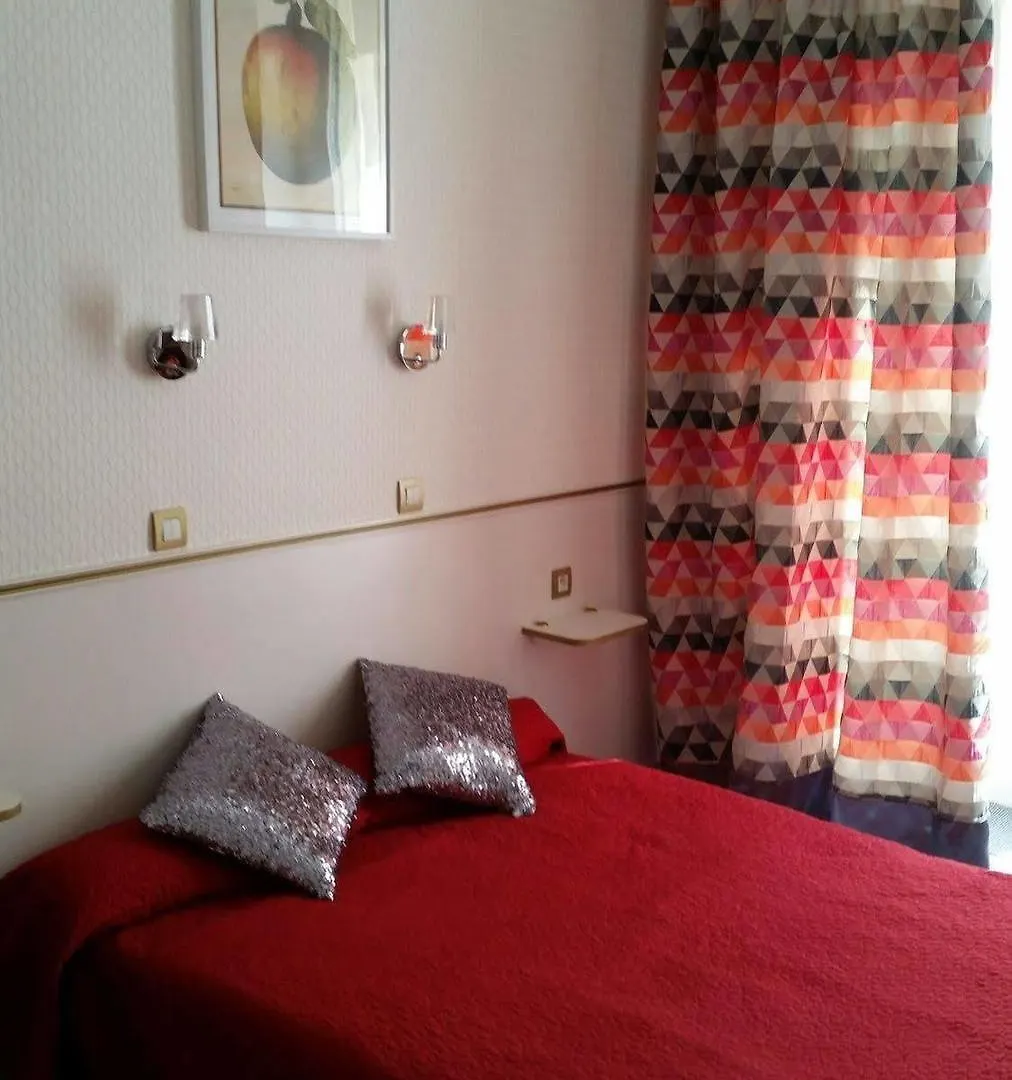 Nazareth Hotel Paris 3*,